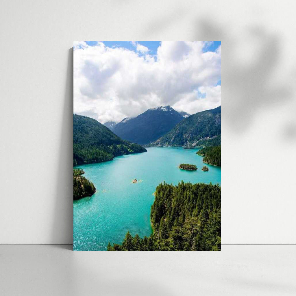 The Majesty of Washington Lake and Mountains: Nature of the USA