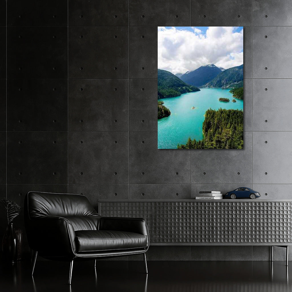 The Majesty of Washington Lake and Mountains: Nature of the USA