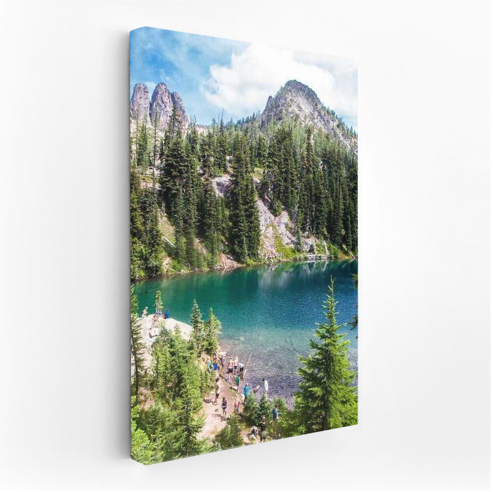 Washington's Natural Harmony: Forest, Mountains and Lake