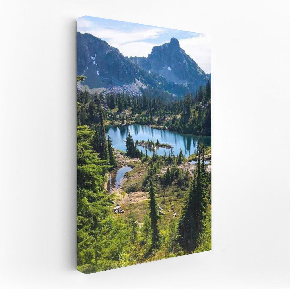 Mountain Lake Washington: Nature and Tranquility USA