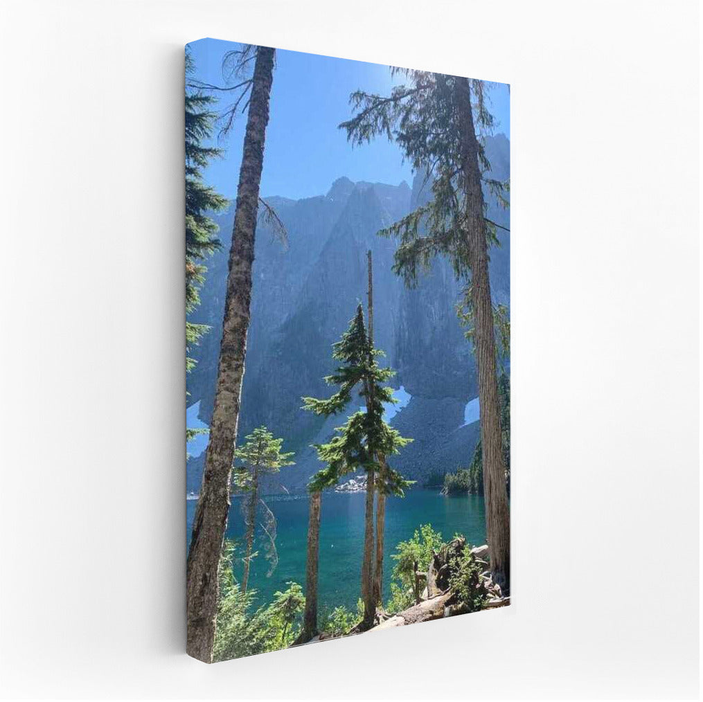 The Majesty of the Mountains and the Turquoise Lake of Washington: The Virgin Nature of the USA
