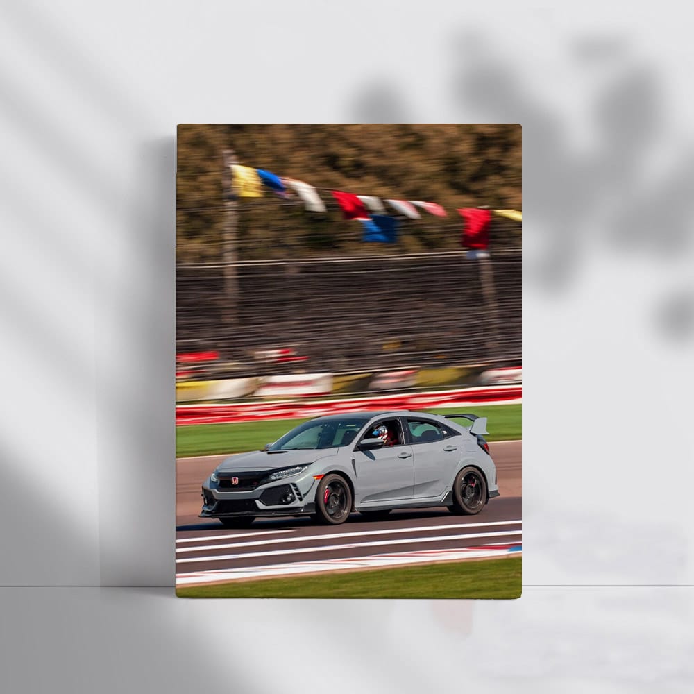 Honda Civic Type R Tackles Racing Circuit - Speed and Agility