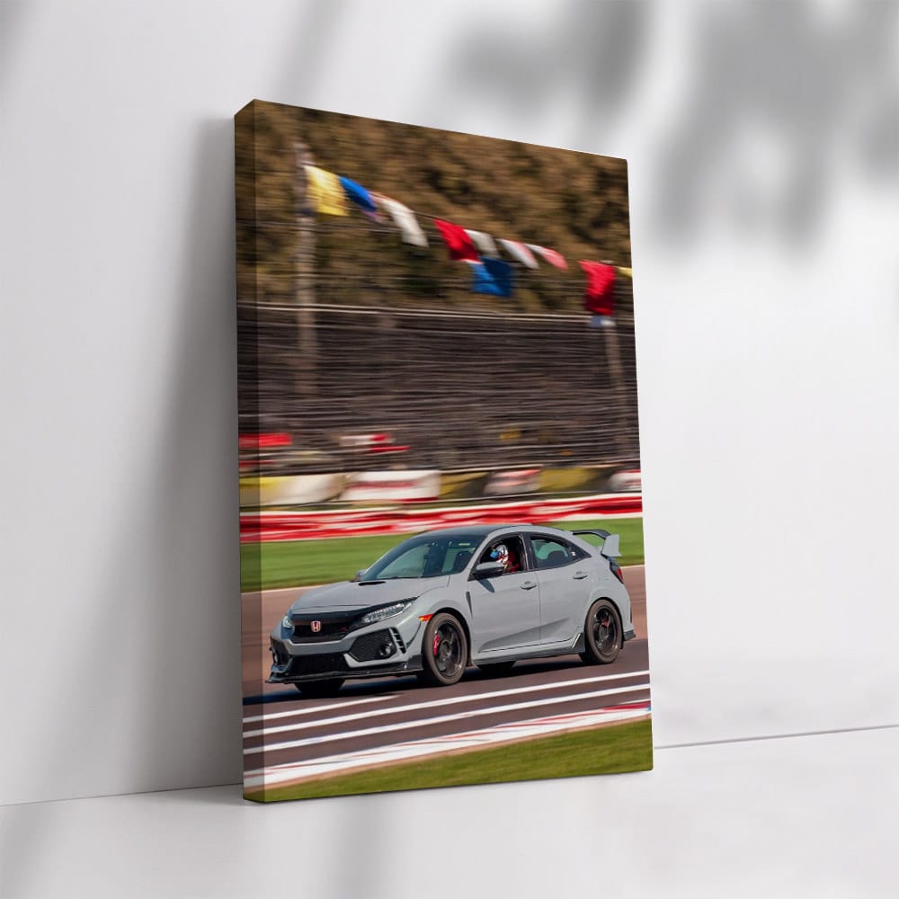 Honda Civic Type R Tackles Racing Circuit - Speed and Agility