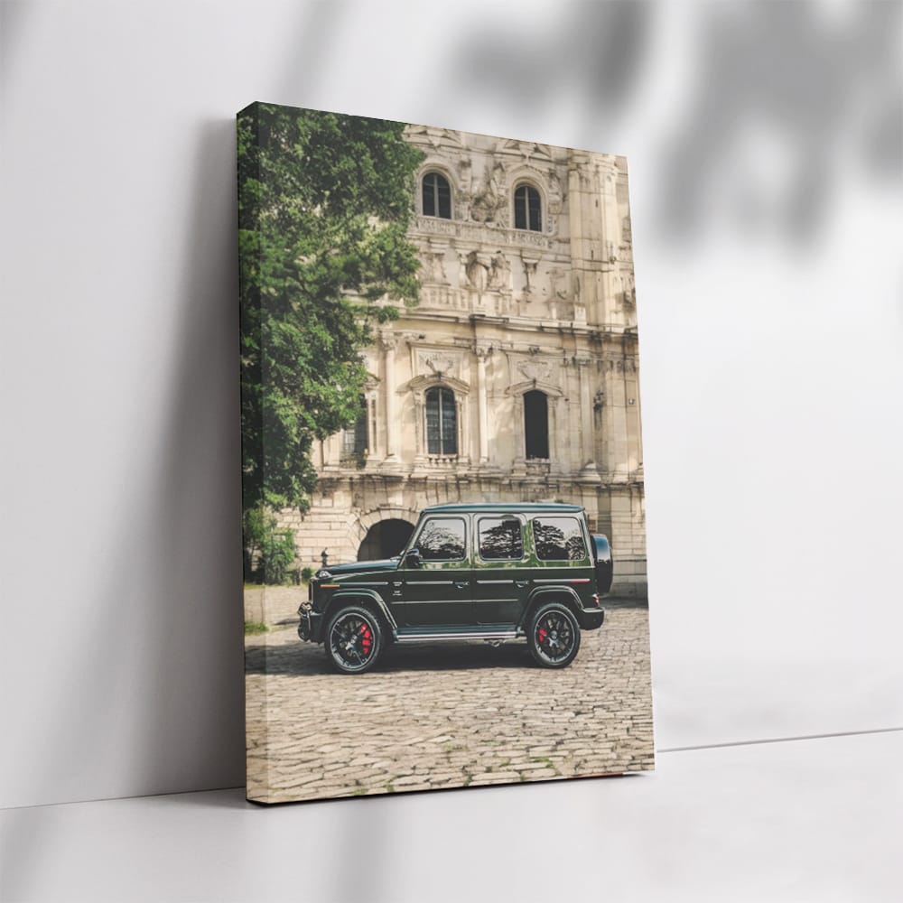 Mercedes-AMG G 63 in Green: Bold Icon in Old Town