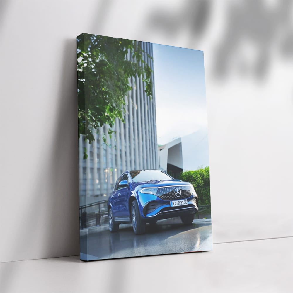 Urban Explorer: Mercedes-Benz EQA 300 4MATIC - City Elegance