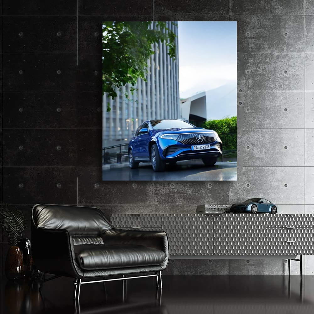 Urban Explorer: Mercedes-Benz EQA 300 4MATIC - City Elegance
