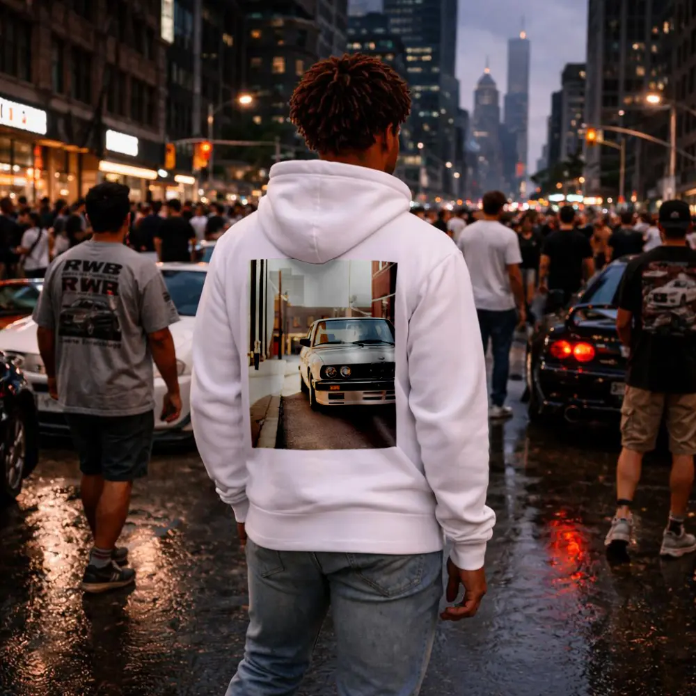 BMW E30 White Classic Car City Alley – Hoodies