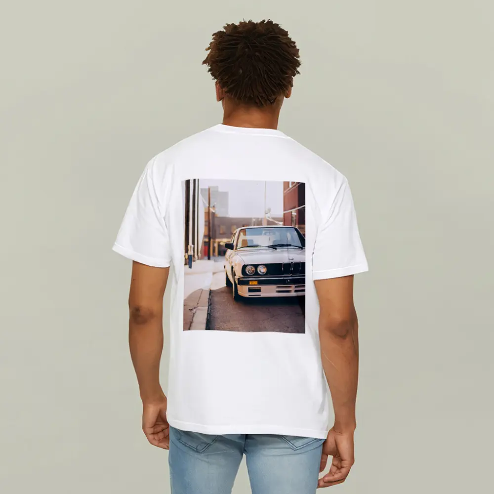 BMW E30 White Classic Car City Alley – T-Shirts