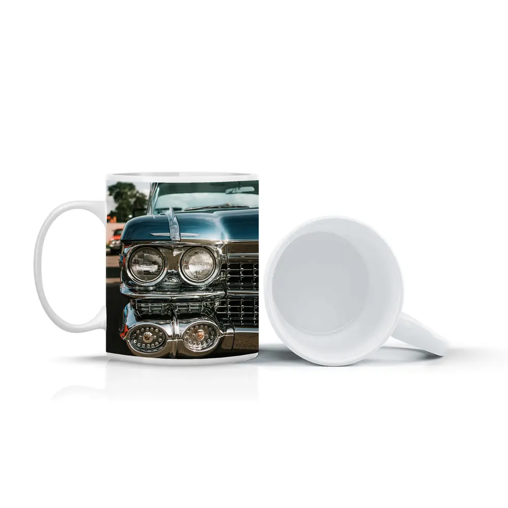 Classic Cadillac Chrome Grille Street Scene – Mugs