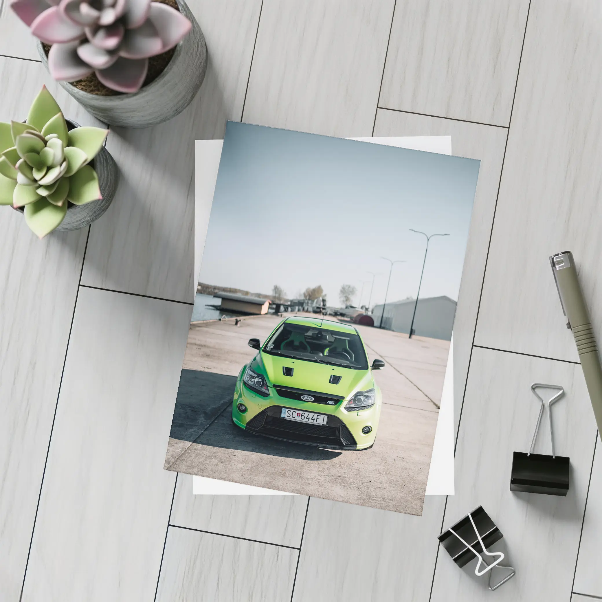 Ford Focus RS Green Front View Dockside – Postcards