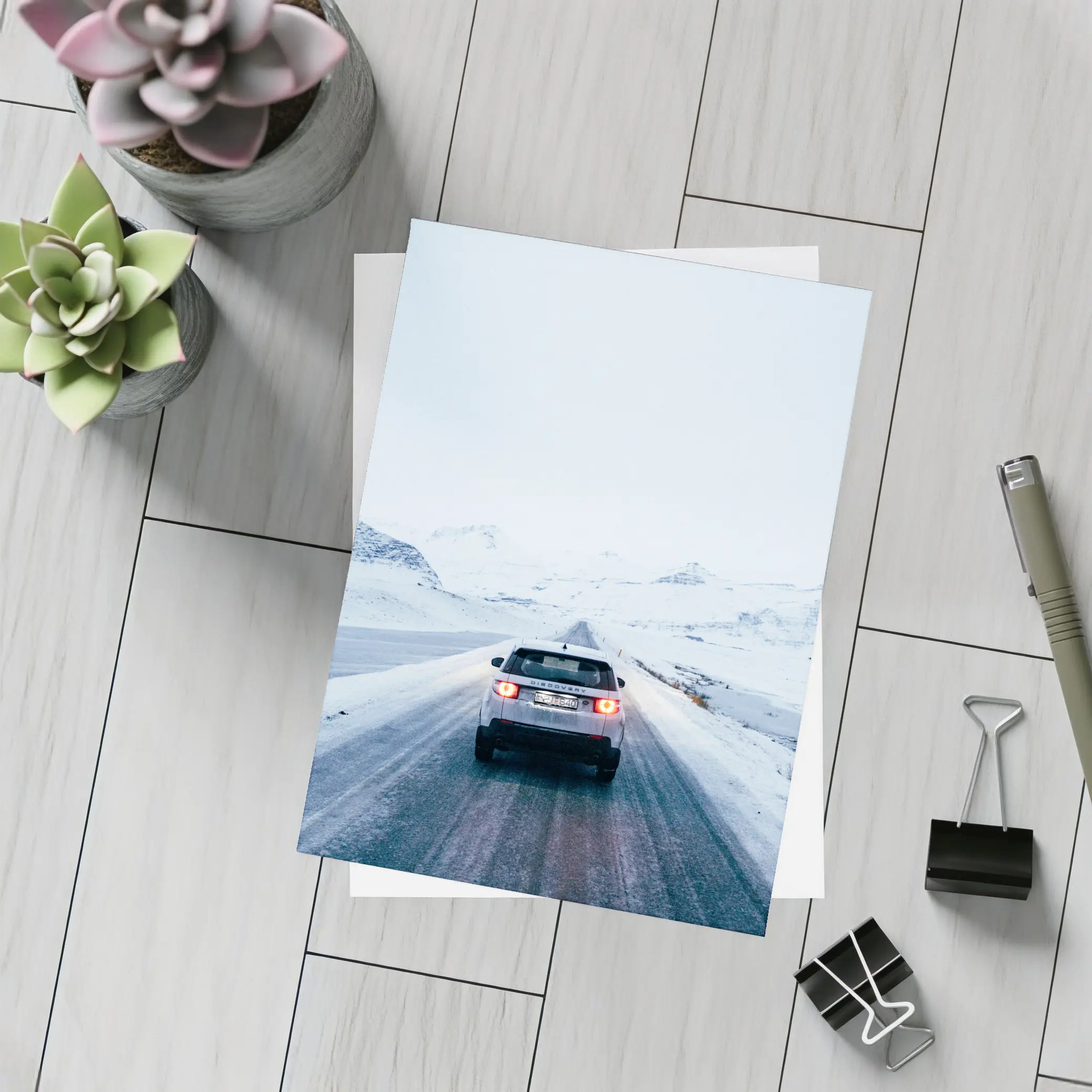 Land Rover Discovery Snowy Mountain Road – Postcards