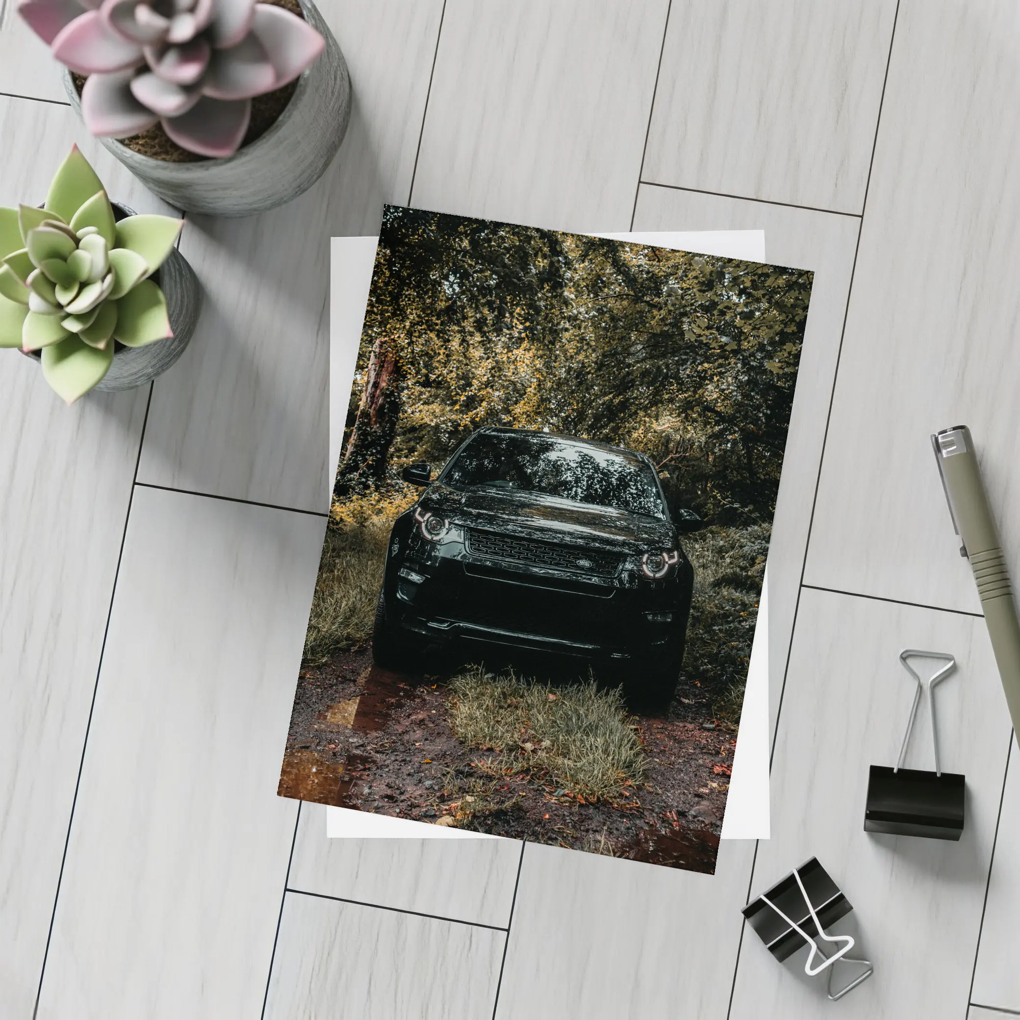 Black Land Rover Discovery Forest Trail – Postcards