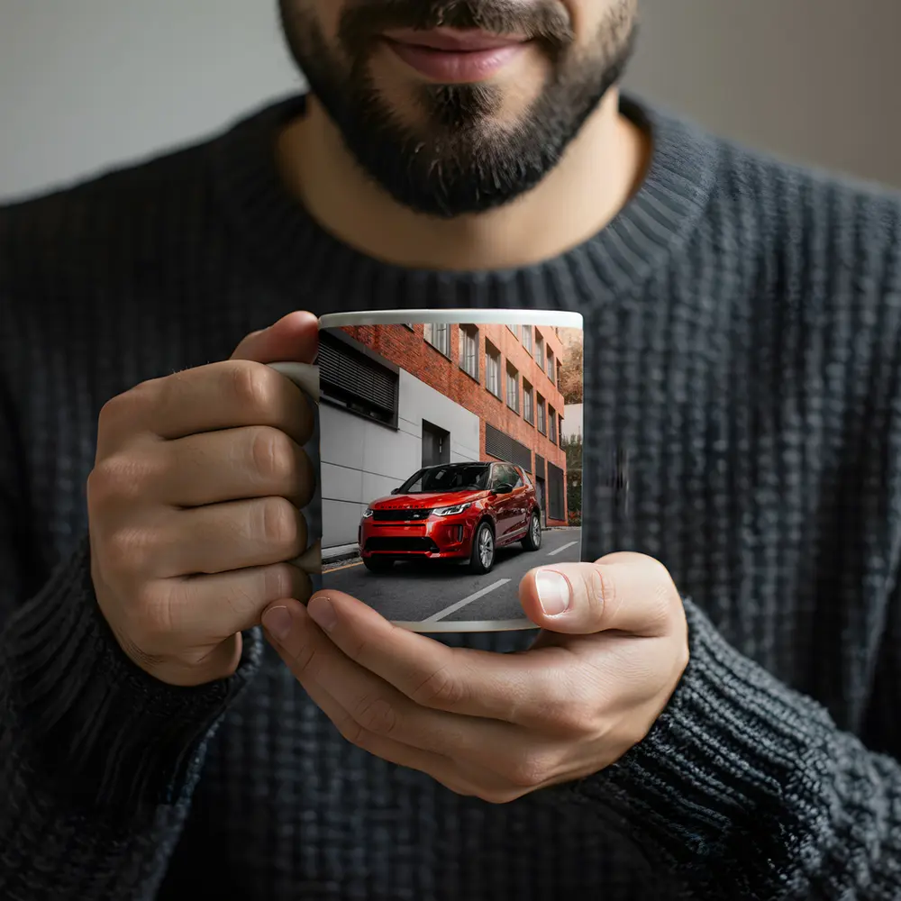 Red Land Rover Discovery Urban Street Scene – Mugs