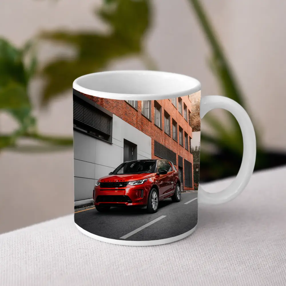 Red Land Rover Discovery Urban Street Scene – Mugs