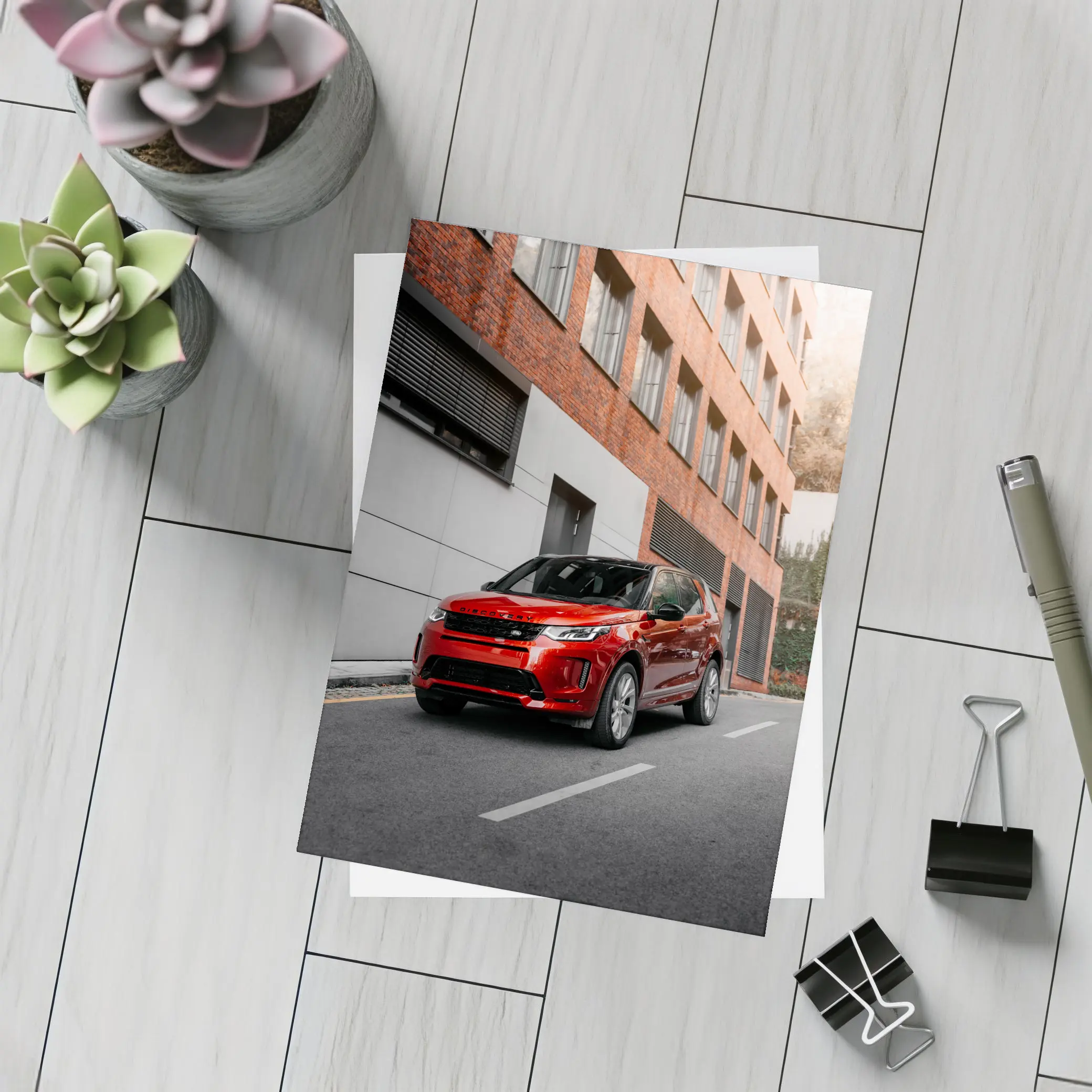 Red Land Rover Discovery Urban Street Scene – Postcards