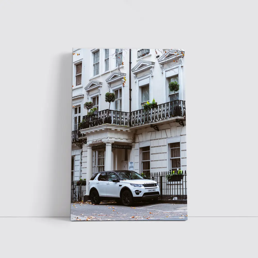 White Land Rover Discovery London Hotel Street – Wall Art