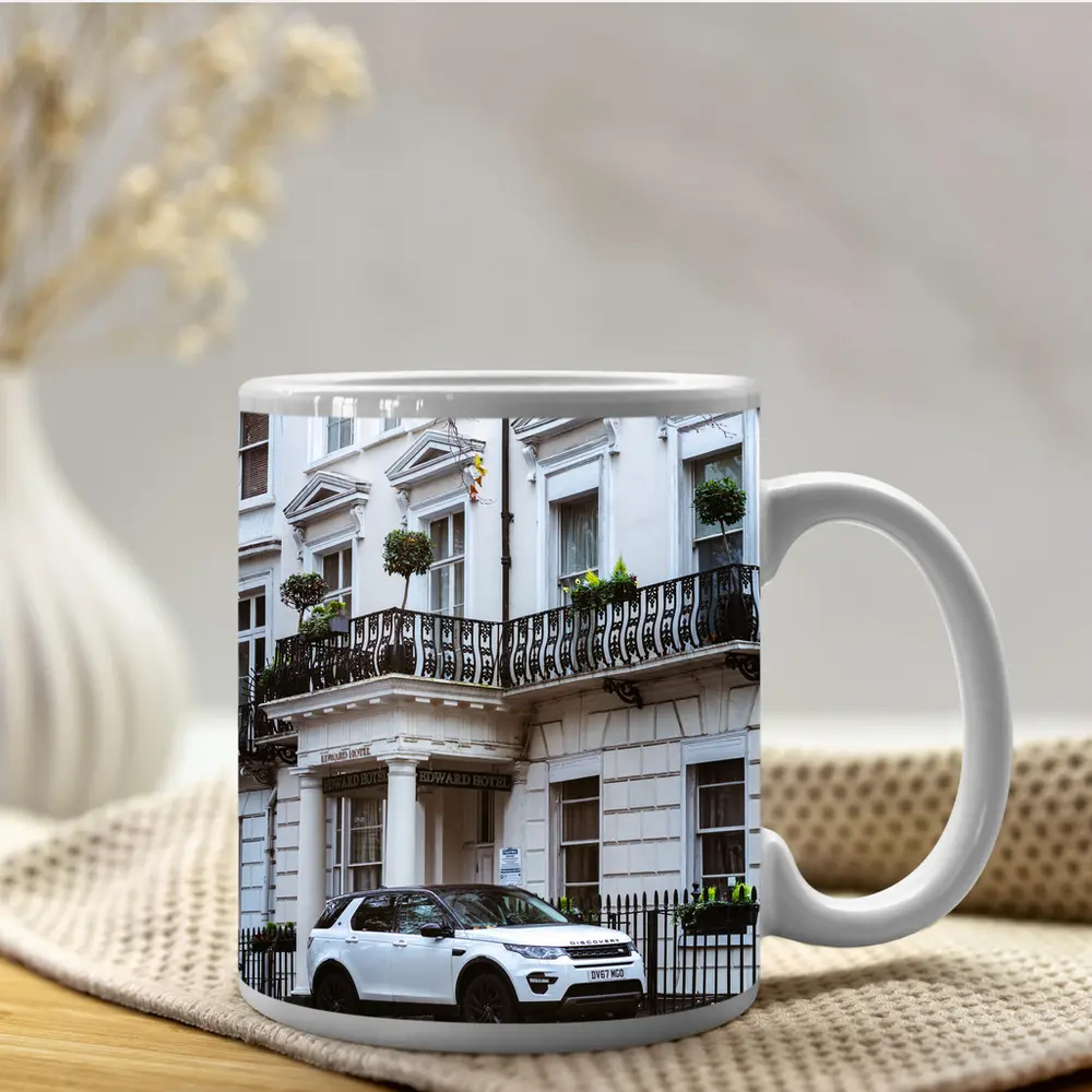 White Land Rover Discovery London Hotel Street – Mugs