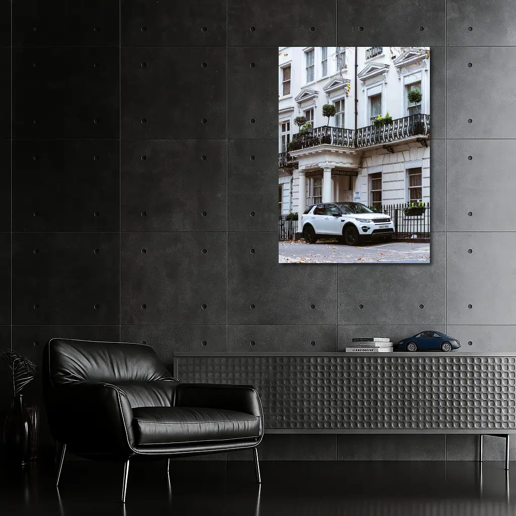 White Land Rover Discovery London Hotel Street – Wall Art