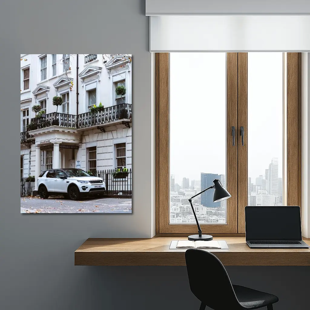 White Land Rover Discovery London Hotel Street – Wall Art