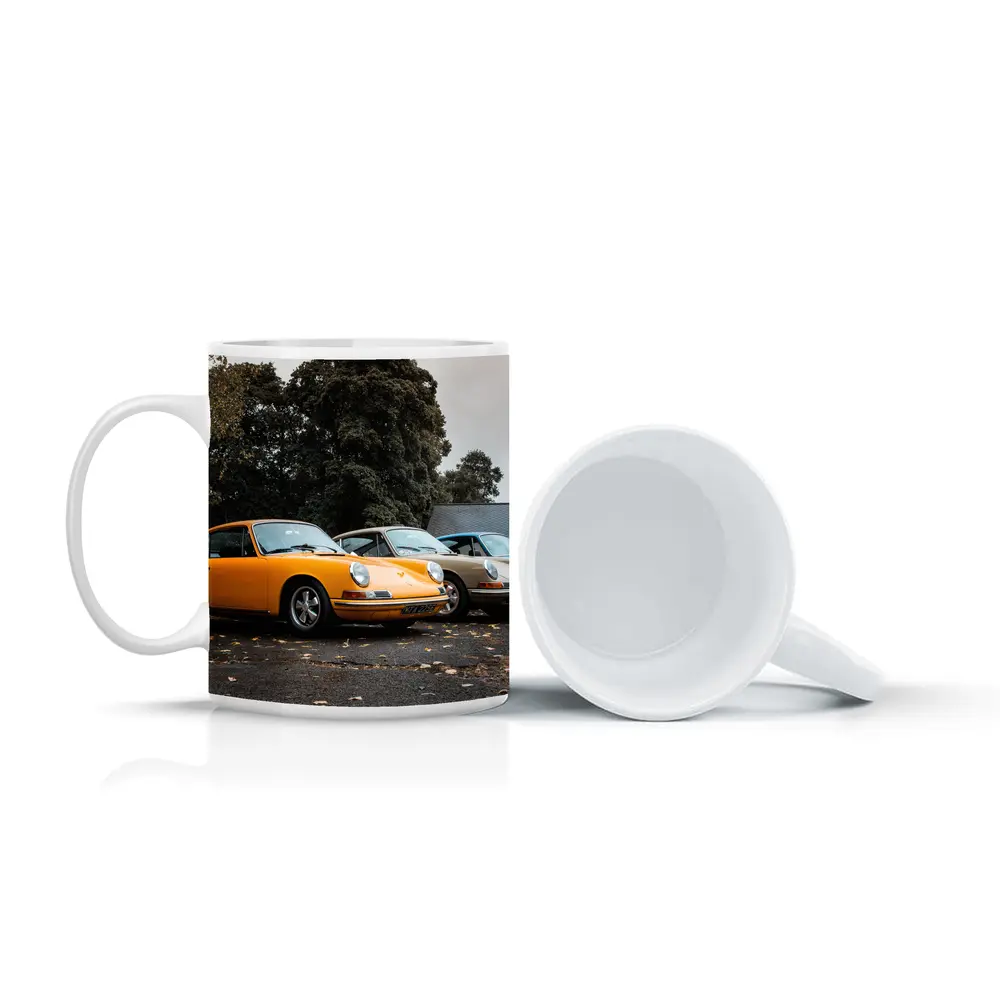 Classic Porsche 911 Trio Parked Outdoors – Mugs