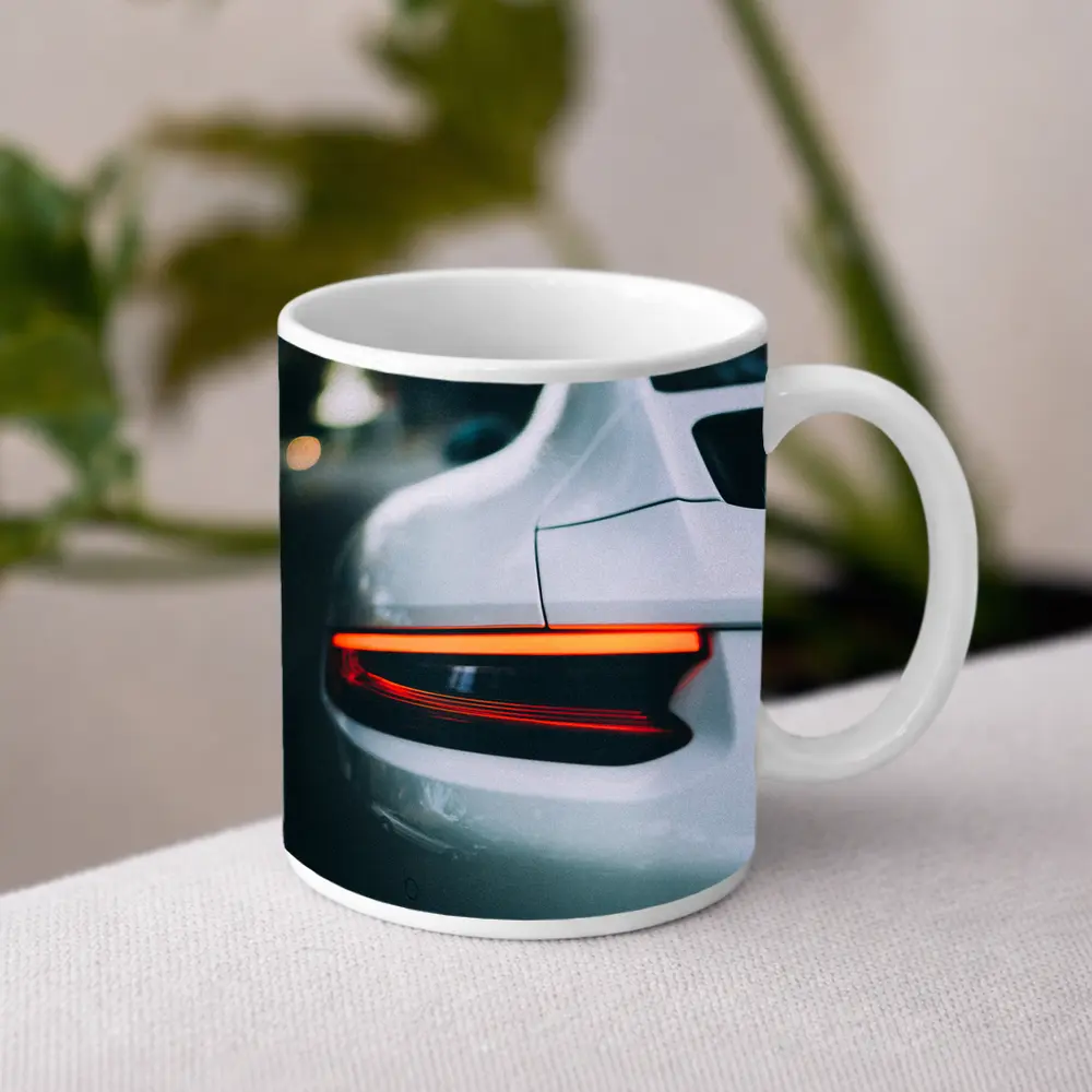 Porsche 911 Tail Light Close Up Shot – Mugs