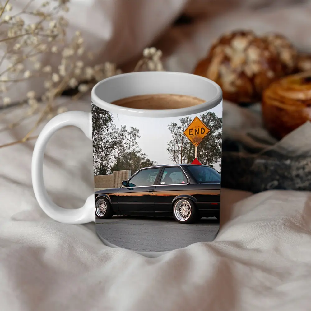BMW E30 Black Coupe Street Scene – Mugs