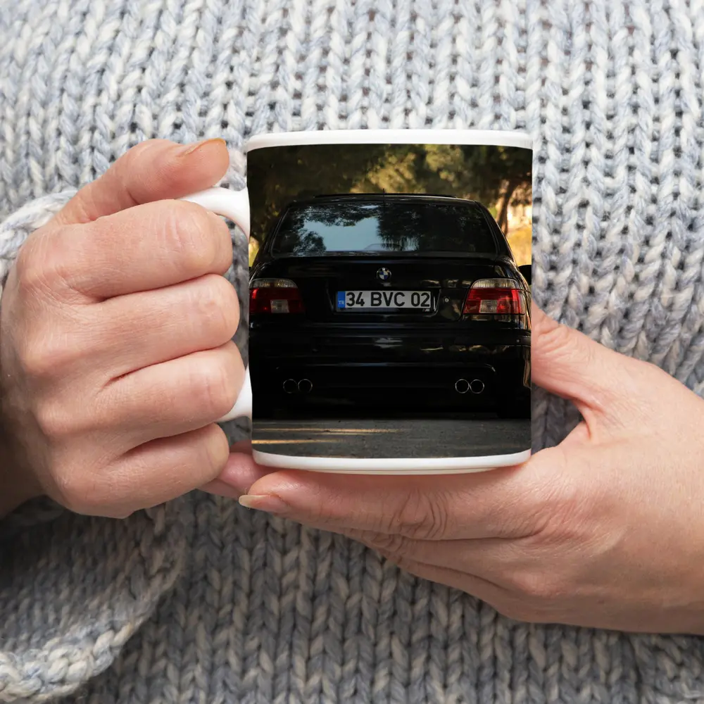 BMW M5 E39 Black Rear Street View – Mugs