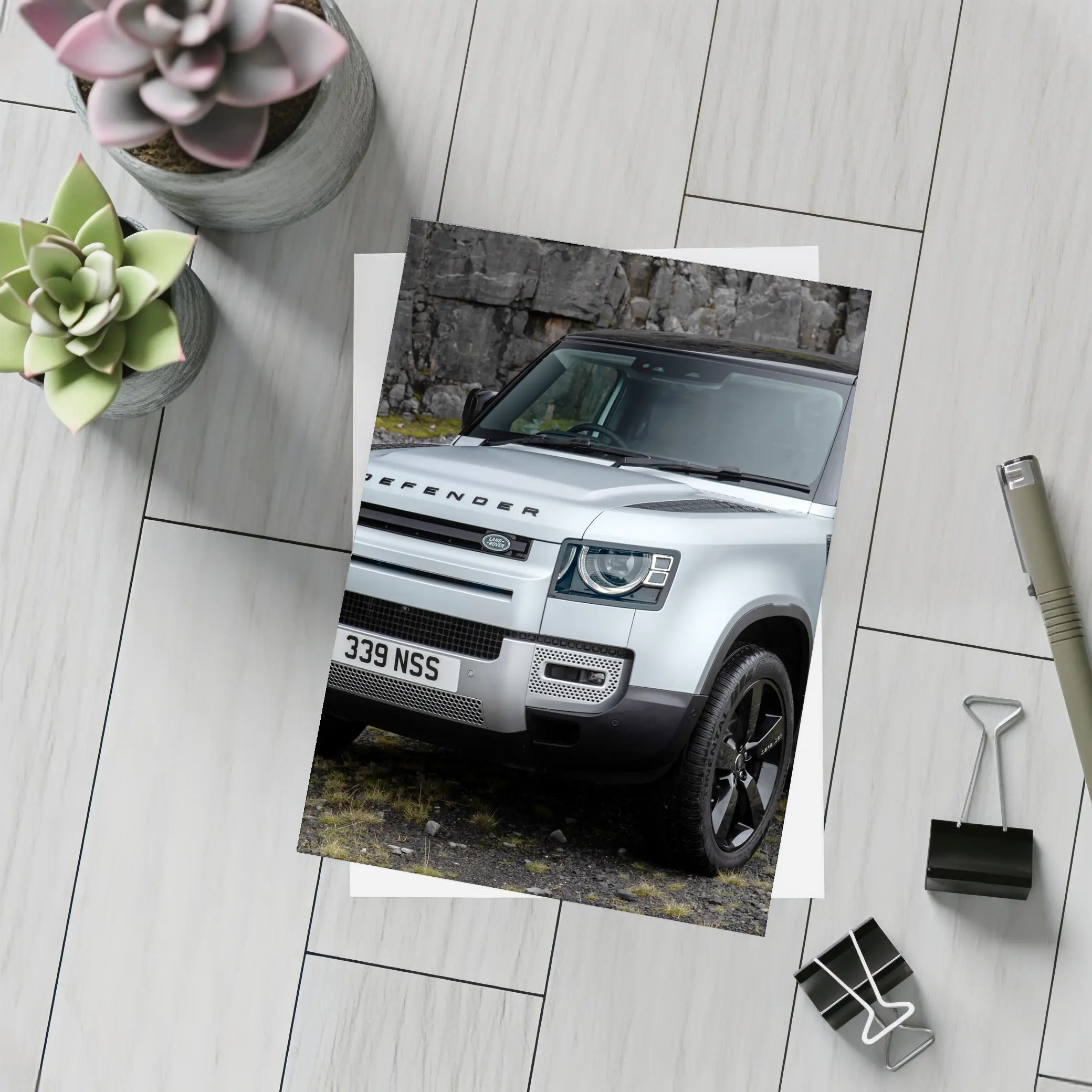 Land Rover Defender Rocky Cliffs Silver – Postcards