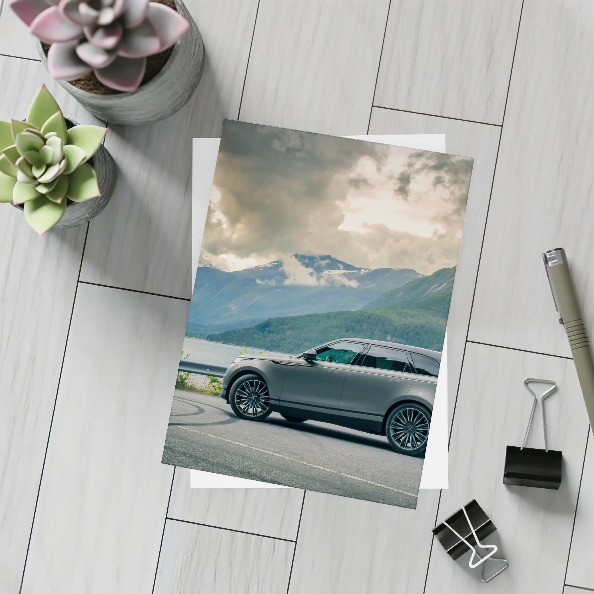 Land Rover Range Rover Velar Mountain Road – Postcards