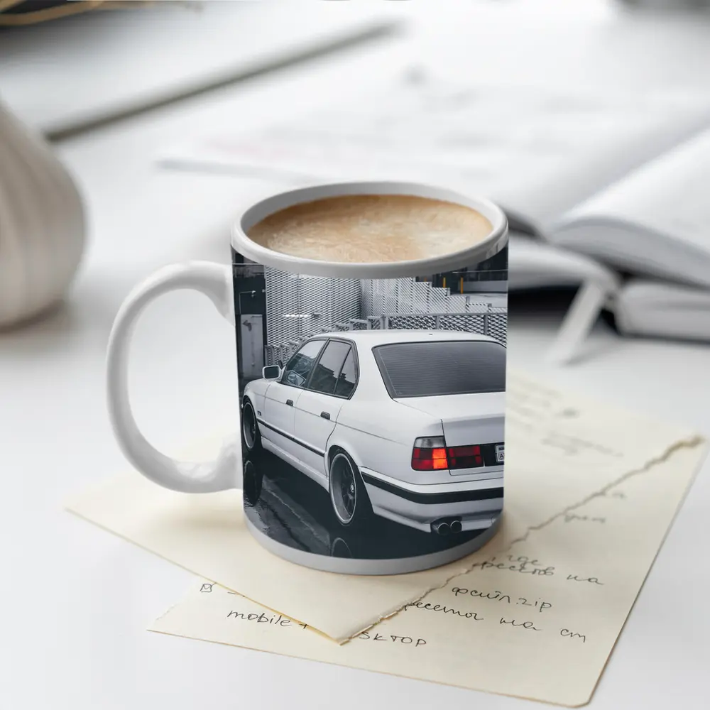 BMW E34 White Sedan Rainy Urban Street – Mugs