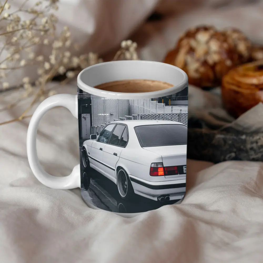BMW E34 White Sedan Rainy Urban Street – Mugs