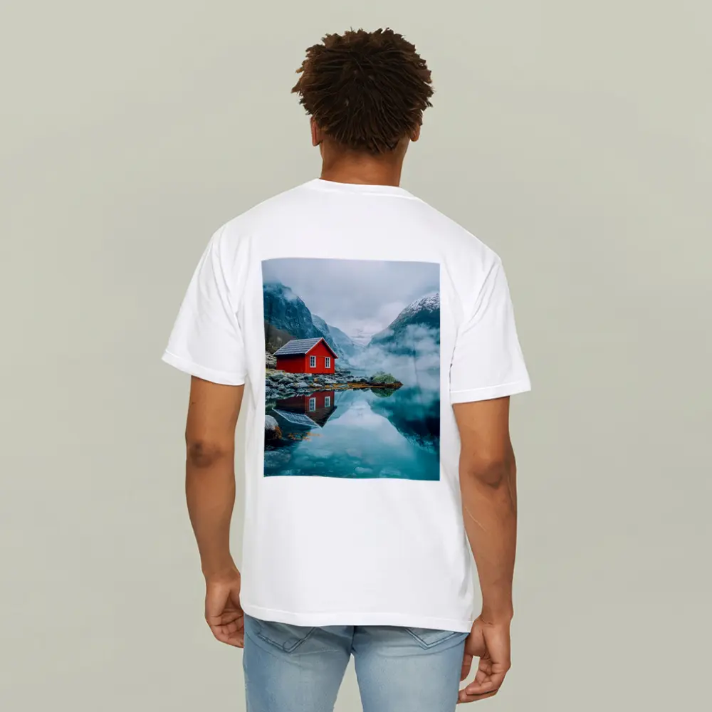 Red Cabin Norway Fjord Misty Mountains – T-Shirts