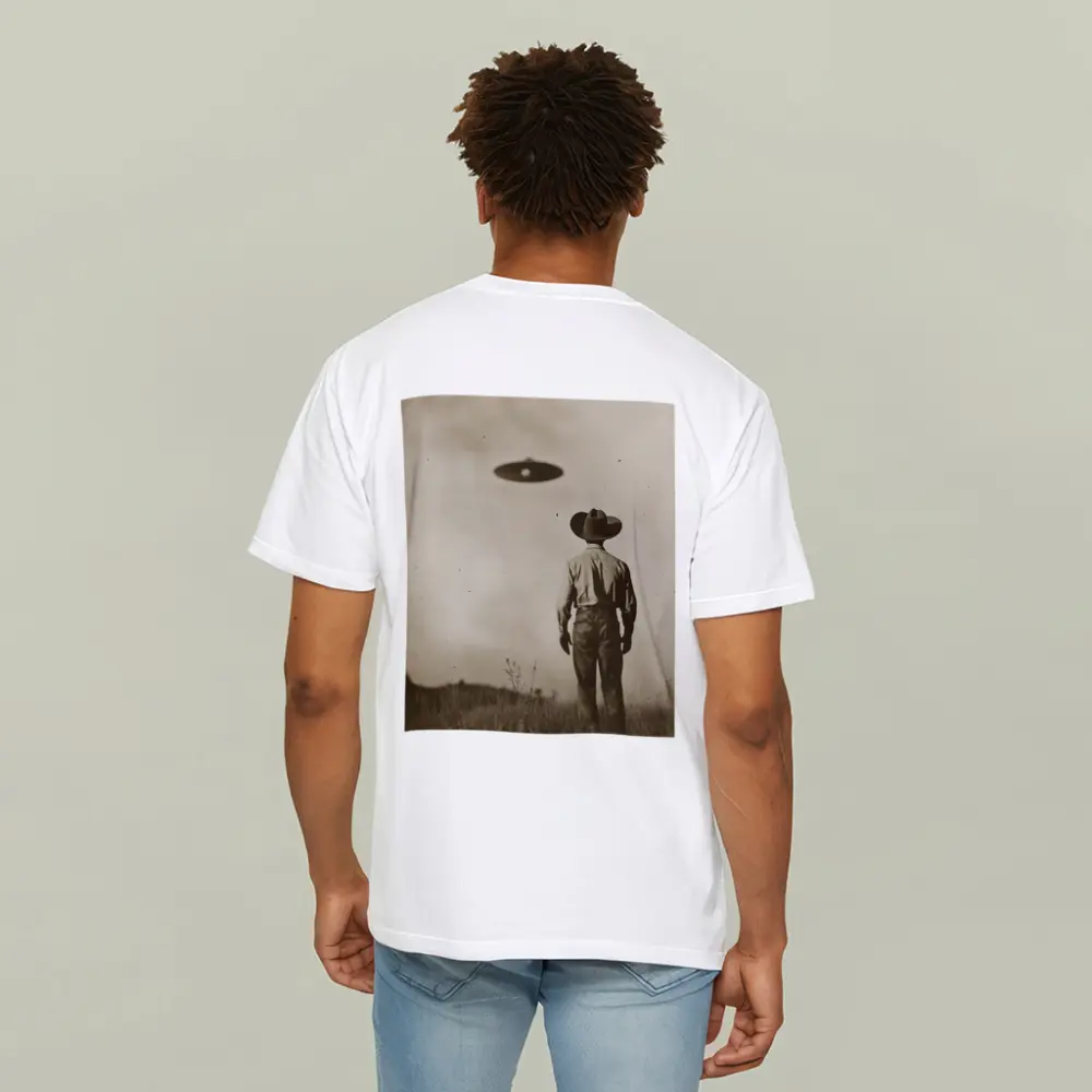 Cowboy Watching UFO Vintage Sepia Field – T-Shirts