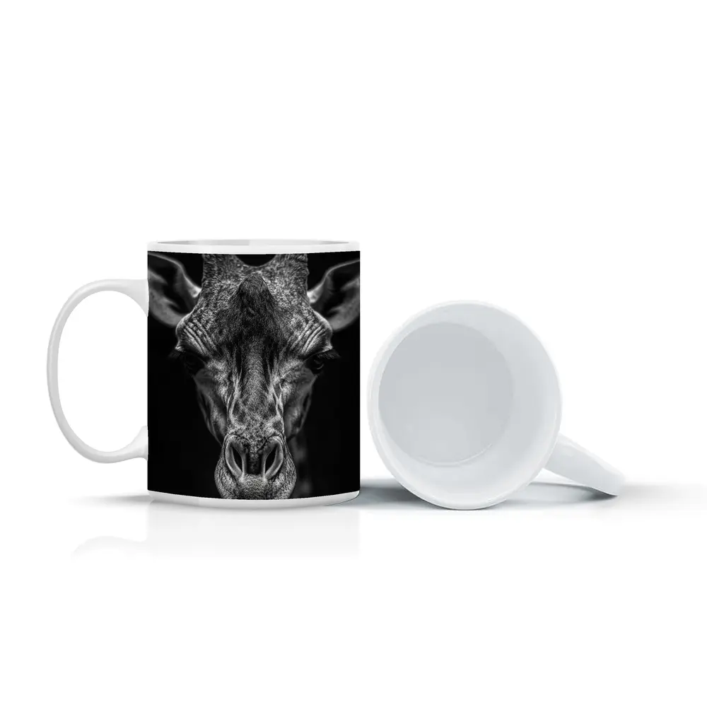 Giraffe Close Up Dark Black Background Portrait – Mugs