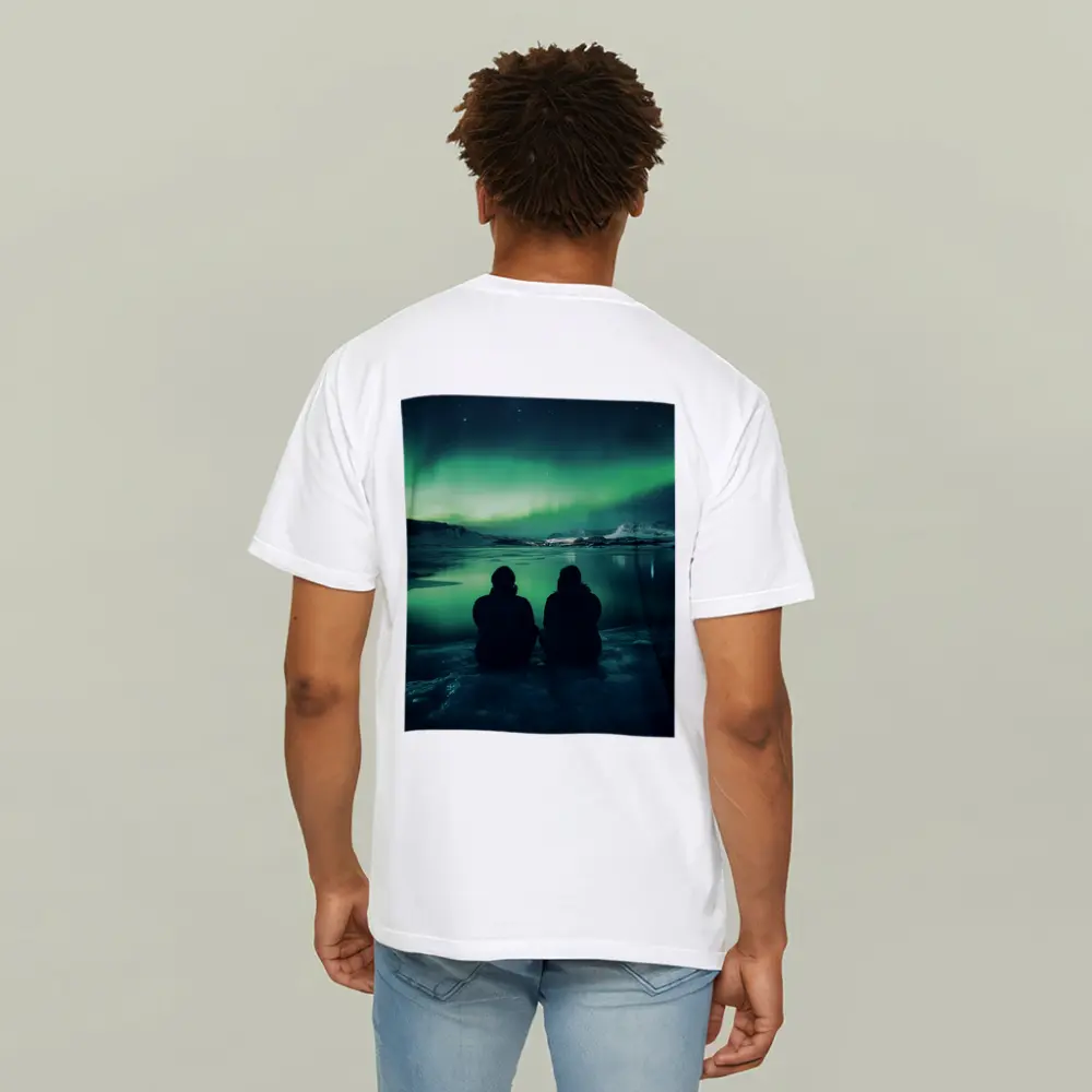 Two Silhouettes Watching Northern Lights Iceland – T-Shirts