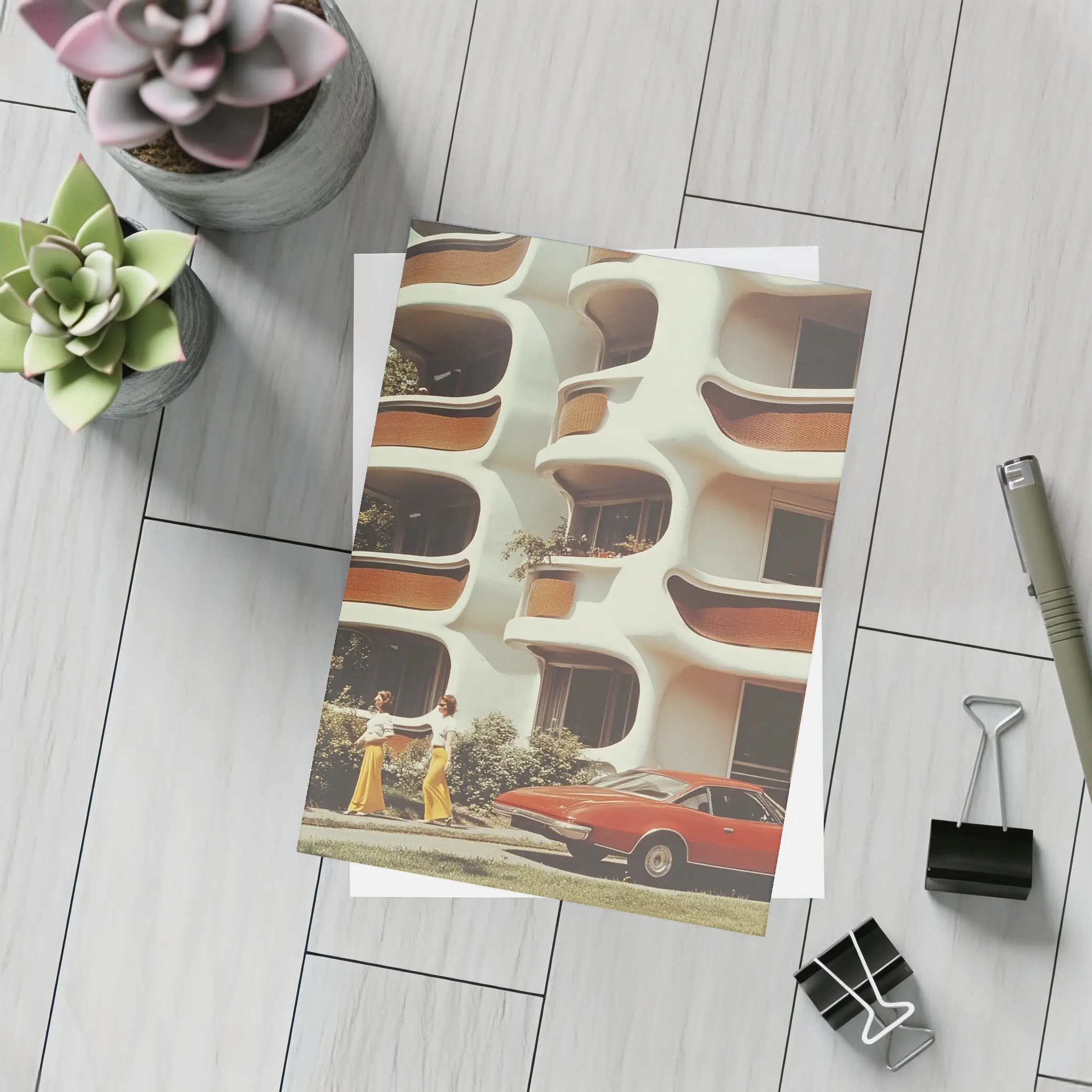 Retro Seventies Curved Architecture Red Sports Car – Postcards
