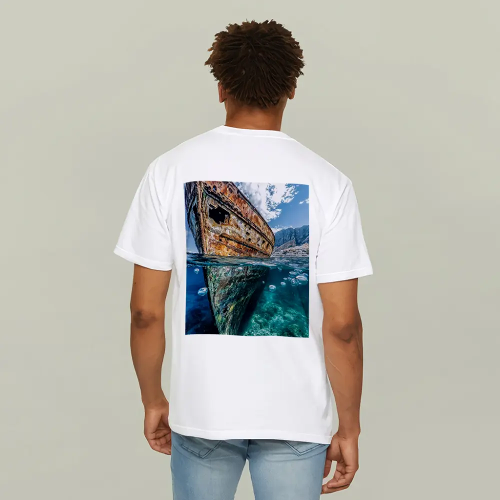 Rusty Shipwreck Split View Clear Ocean Water – T-Shirts