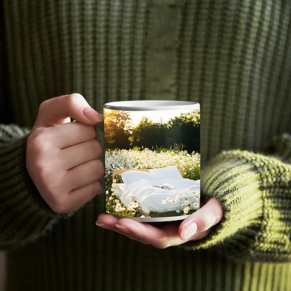 Cozy Bed In Sunny Daisy Field – Mugs