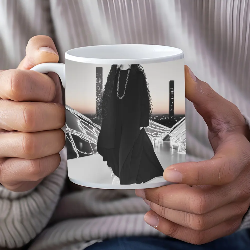 Fashion Woman Black Outfit City Night – Mugs