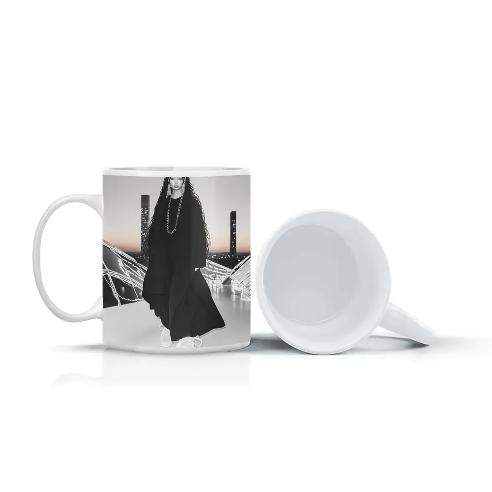 Fashion Woman Black Outfit City Night – Mugs