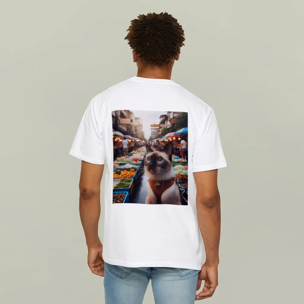 Siamese Cat at Colorful Street Market – T-Shirts