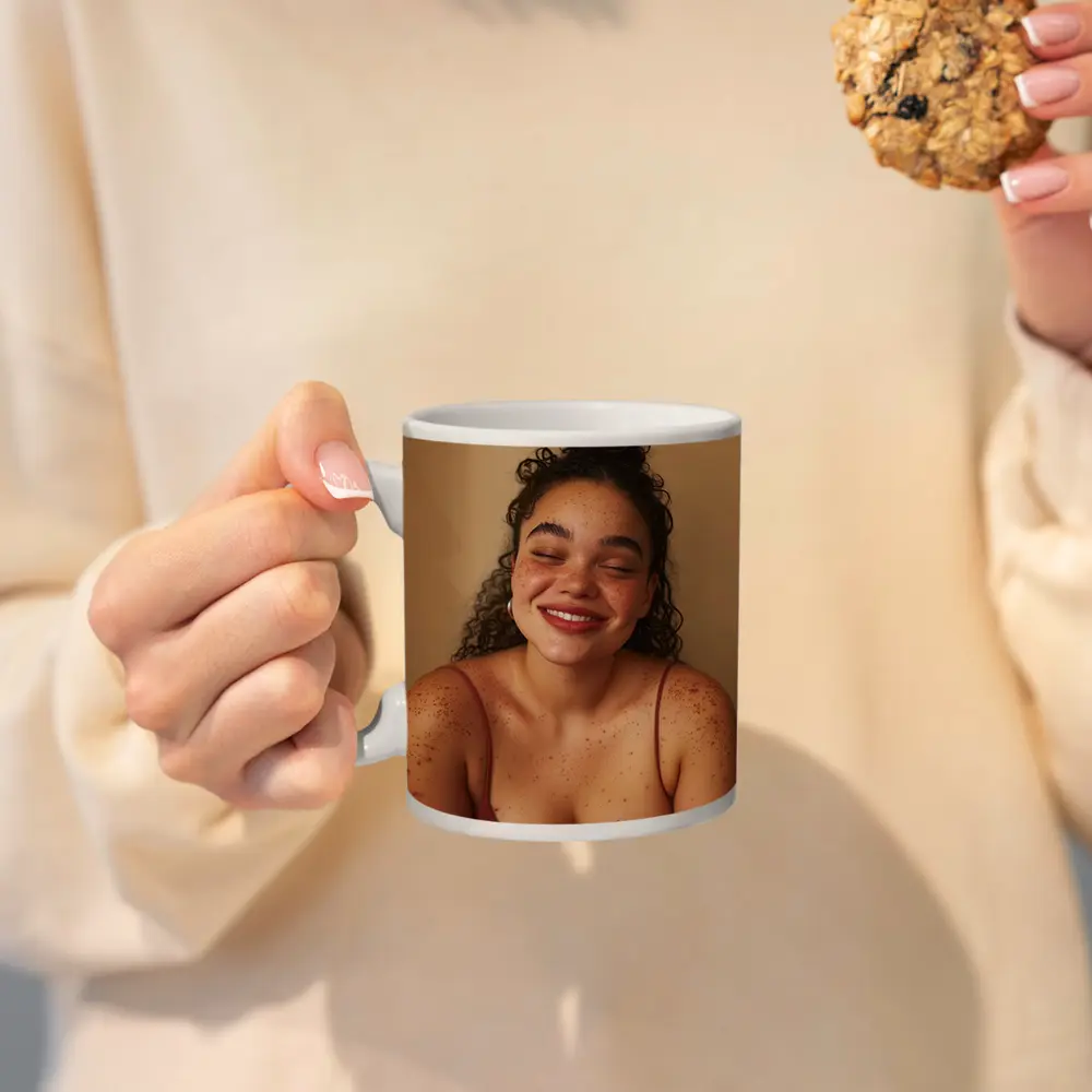 Smiling Young Woman Freckles Beige Background – Mugs