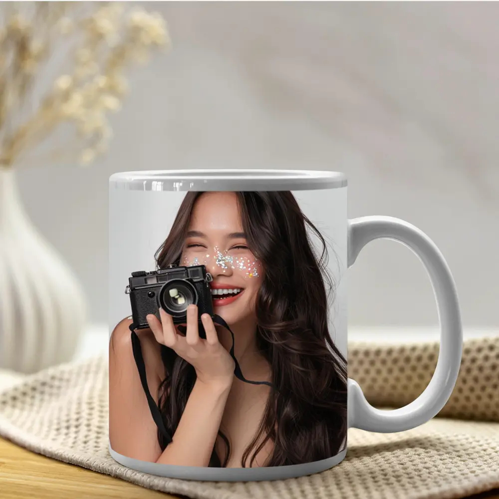 Smiling Woman With Camera And Glitter – Mugs
