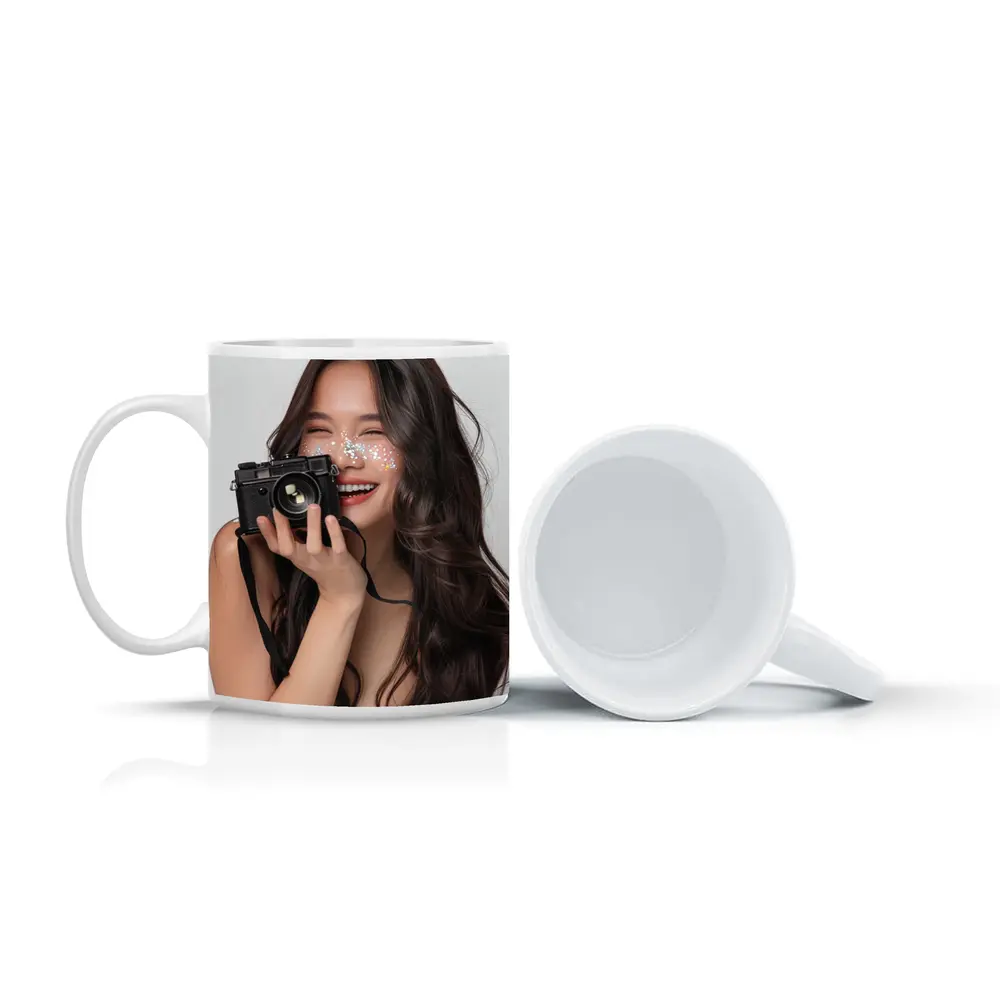 Smiling Woman With Camera And Glitter – Mugs