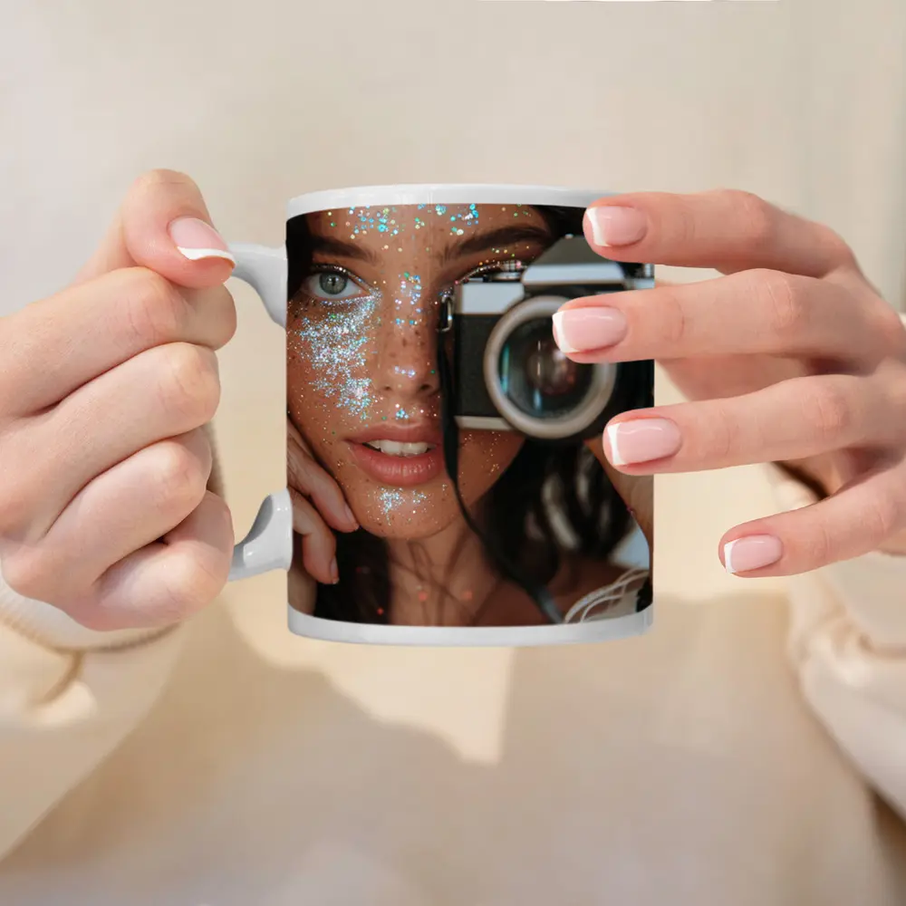 Glitter Makeup Woman Holding Vintage Film Camera – Mugs