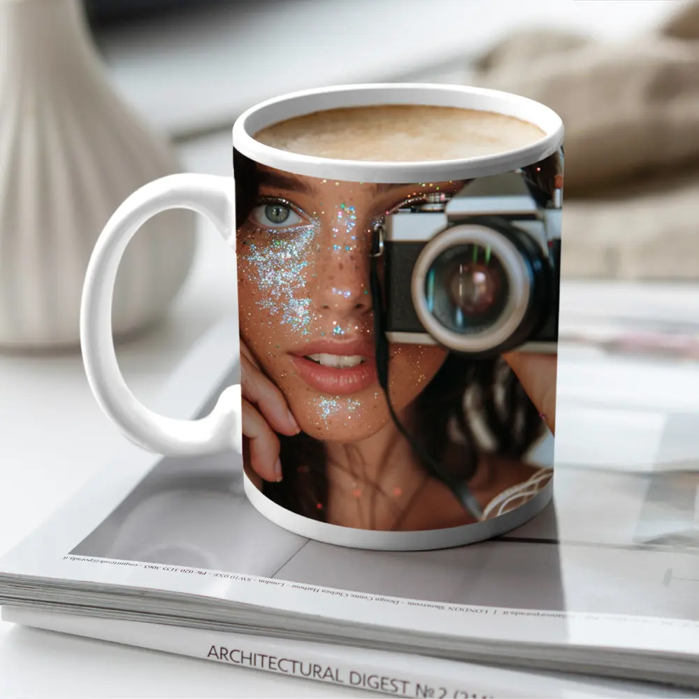 Glitter Makeup Woman Holding Vintage Film Camera – Mugs