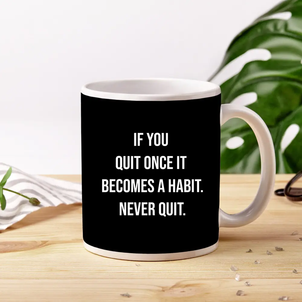 Never Quit Motivational Quote Black Background – Mugs