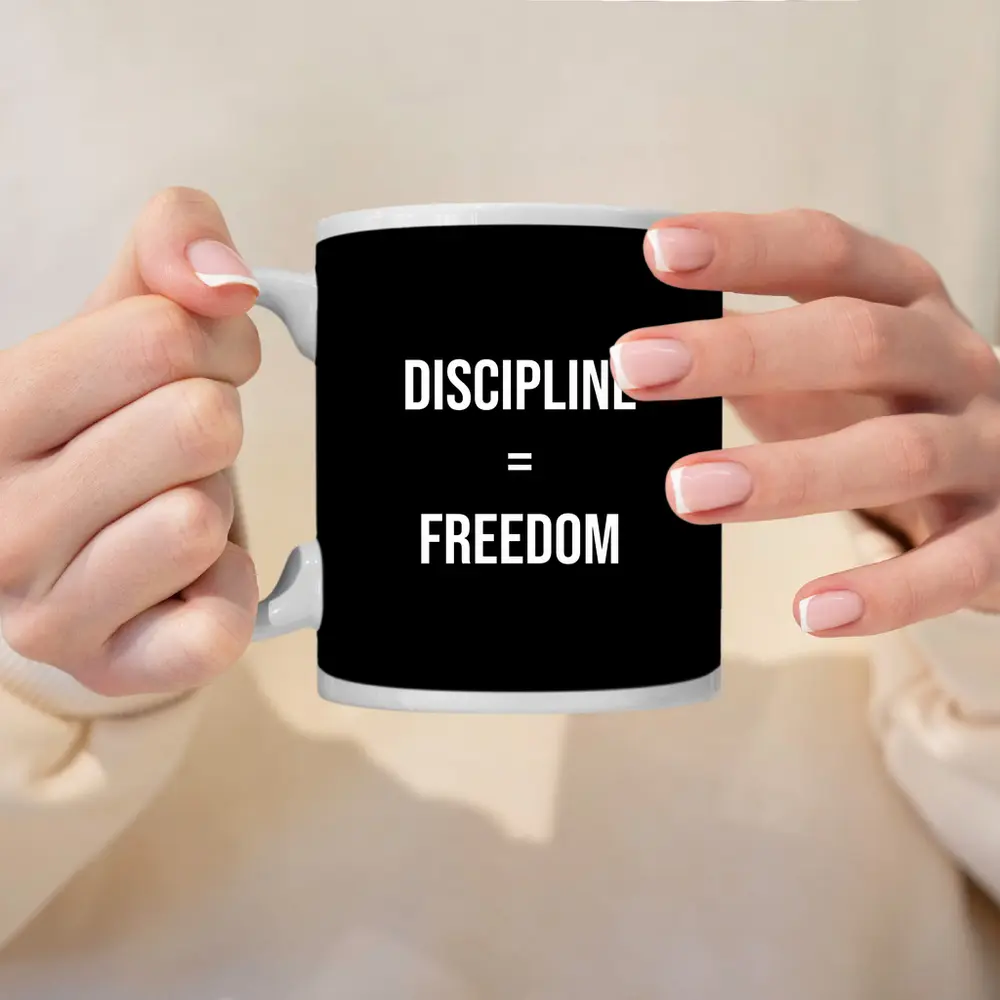 Discipline Equals Freedom Bold Black Typography – Mugs