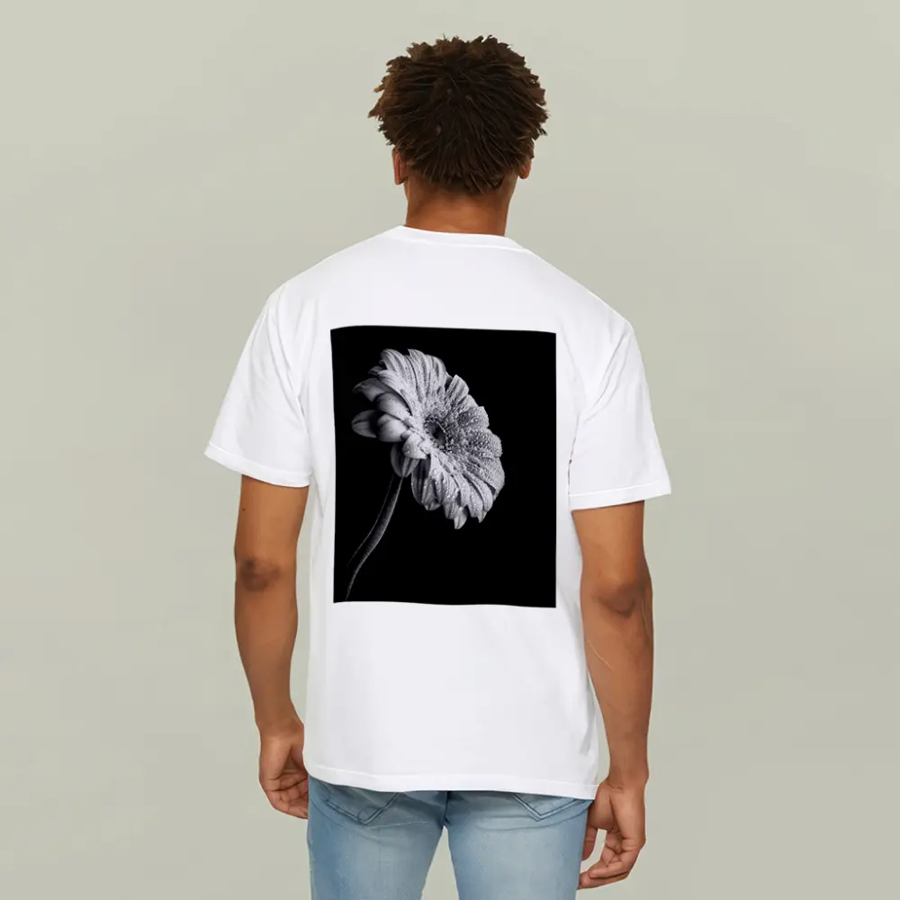 Gerbera Daisy Black White Moody Photography – T-Shirts