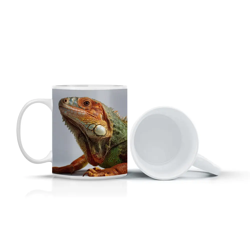 Green Iguana Close Up Gray Background – Mugs